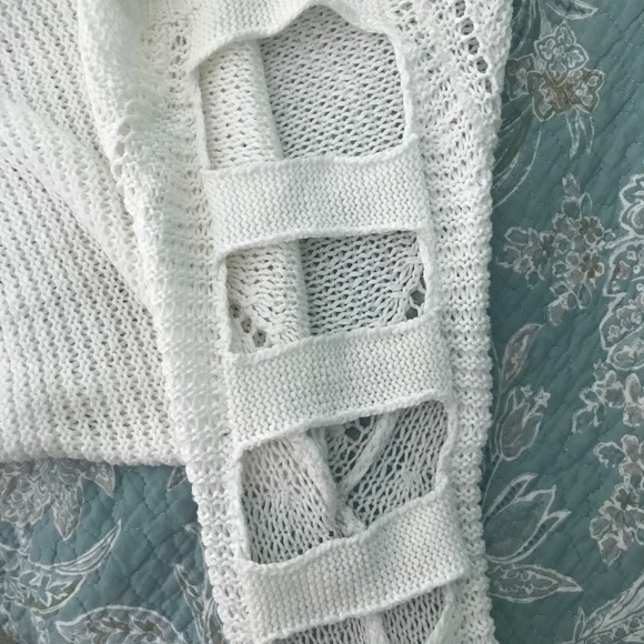 Cut out white sweater Macy’s - Picture 2 of 3